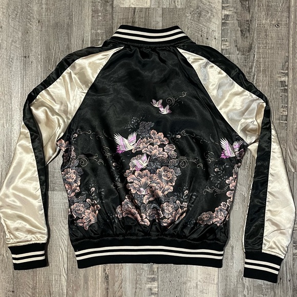 F21 satin Japanese printed jacket - Picture 2 of 4